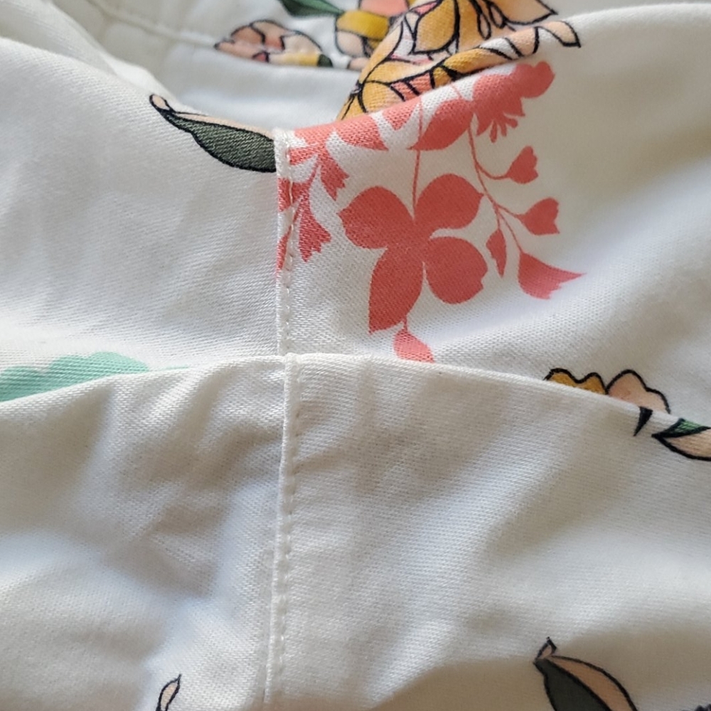 St.John Bay floral women capris size 12P - Picture 10 of 10